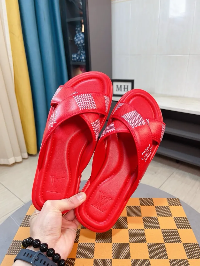 Men's shoes 💰340🌹🌹 (lv-Louis Vuitton) New men's slippers, high-end boutique, exquisite embossed logo decoration on the upper, fine workmanship, super soft soles, casual, loose and comfortable, a must-have in summer! \nsize：38-44